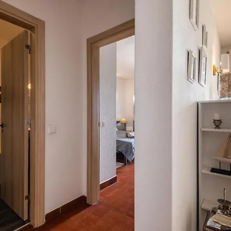 Апартаменты Sea View Town 2 Bedroom 5 Min From The *